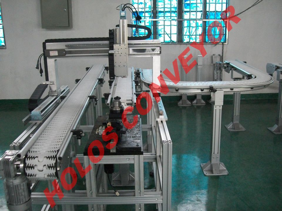 上海赫勒輸送設備有限公司專業制造柔性輸送線和柔性輸送系統的企業，我們從歐洲引進的柔性輸送系統可廣泛的應用于食品，飲料，卷煙，啤酒，礦泉水，紙箱，卷筒紙，軸承加工，齒輪加工，汽車零部件生產，醫藥制藥，電子元件裝配線，包裝線等行業。